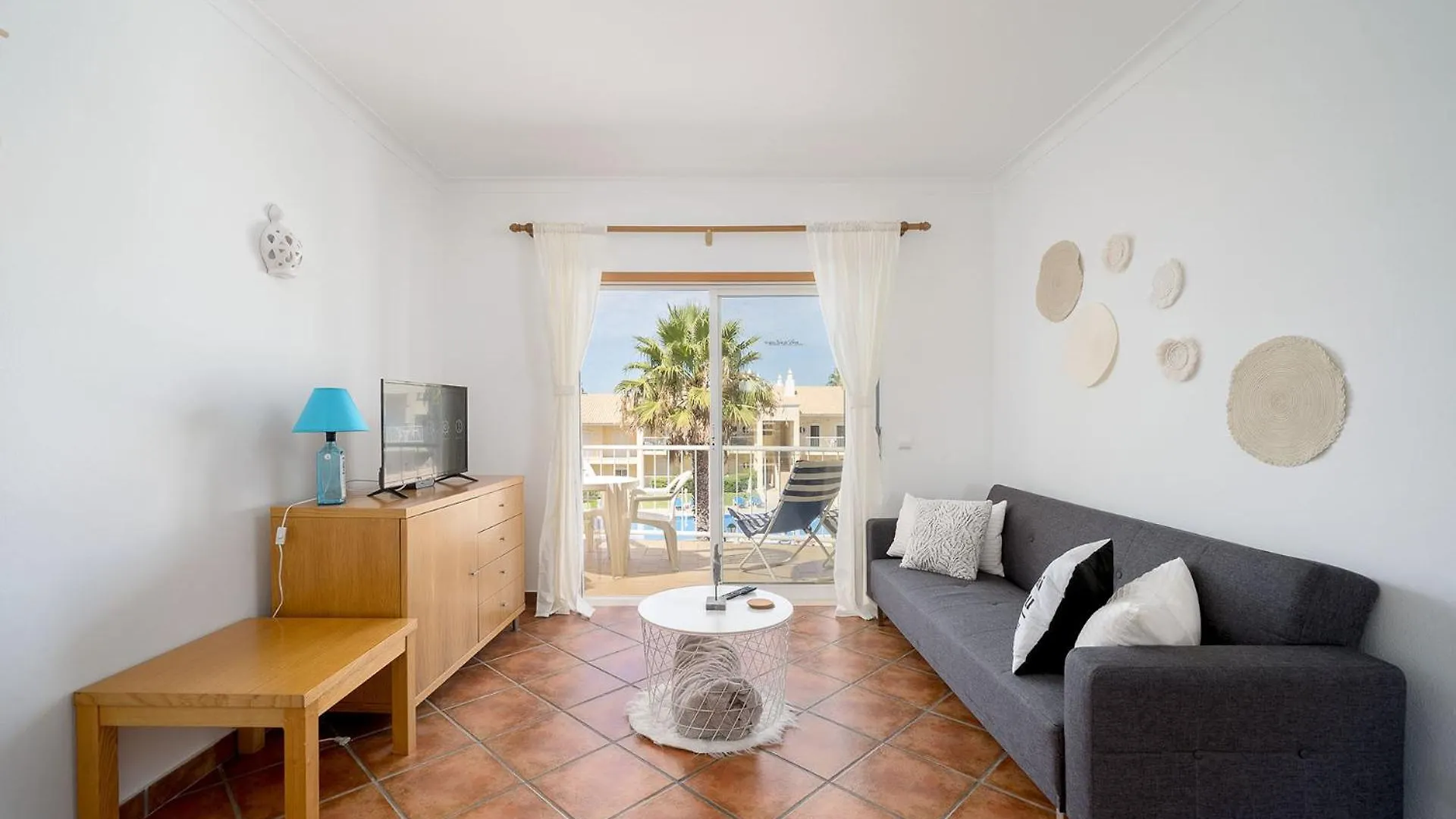 Albufeira Palm Tree With Pool By Homing Apartment 0*,  Portugal