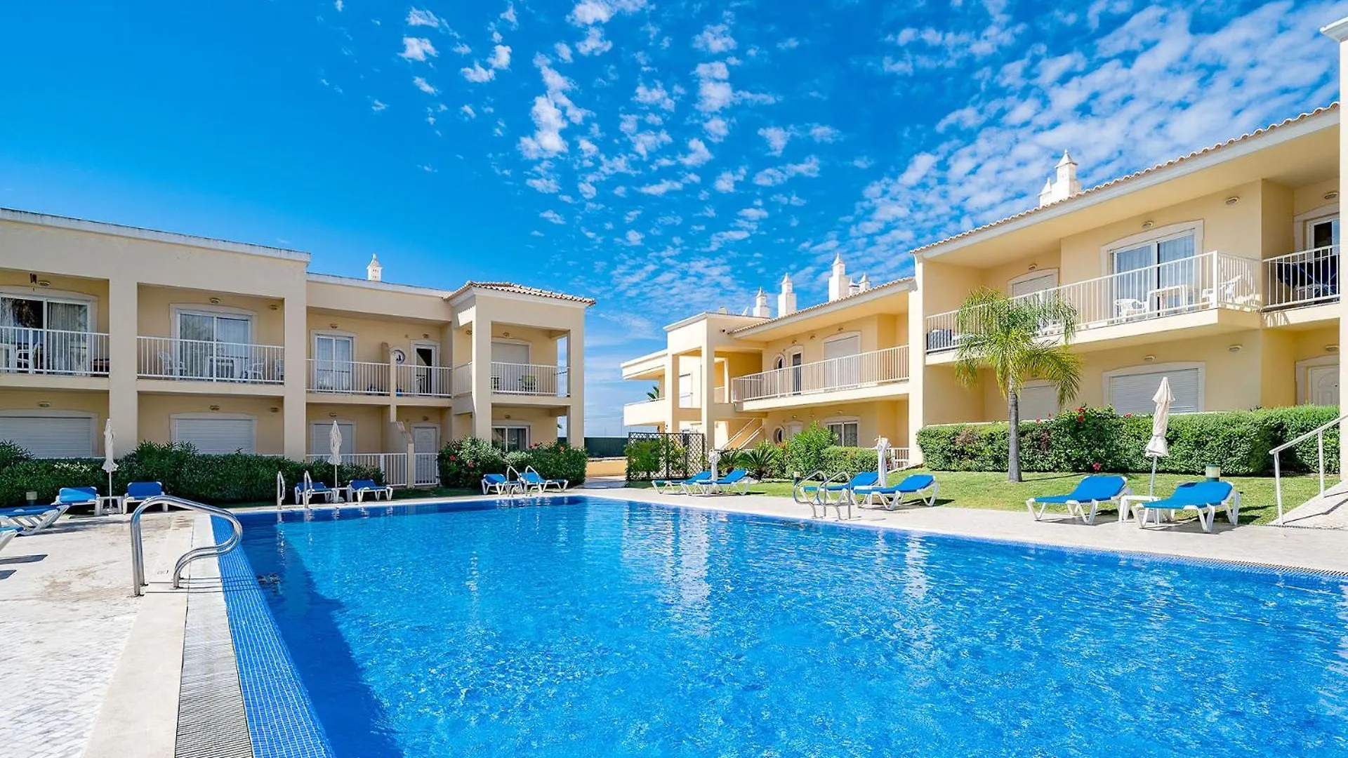 Albufeira Palm Tree With Pool By Homing Apartment 0*,  Portugal
